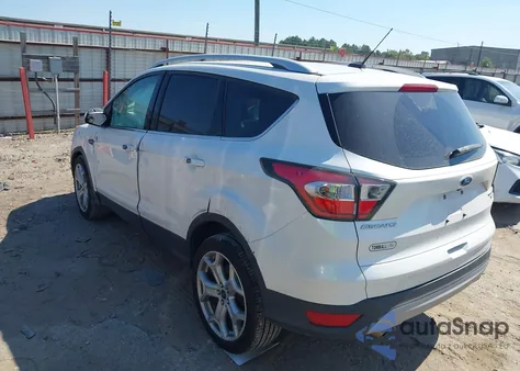 2017 Ford Escape Titanium z USA, uszkodzony, nr VIN 1FMCU0JD9HUB42544
